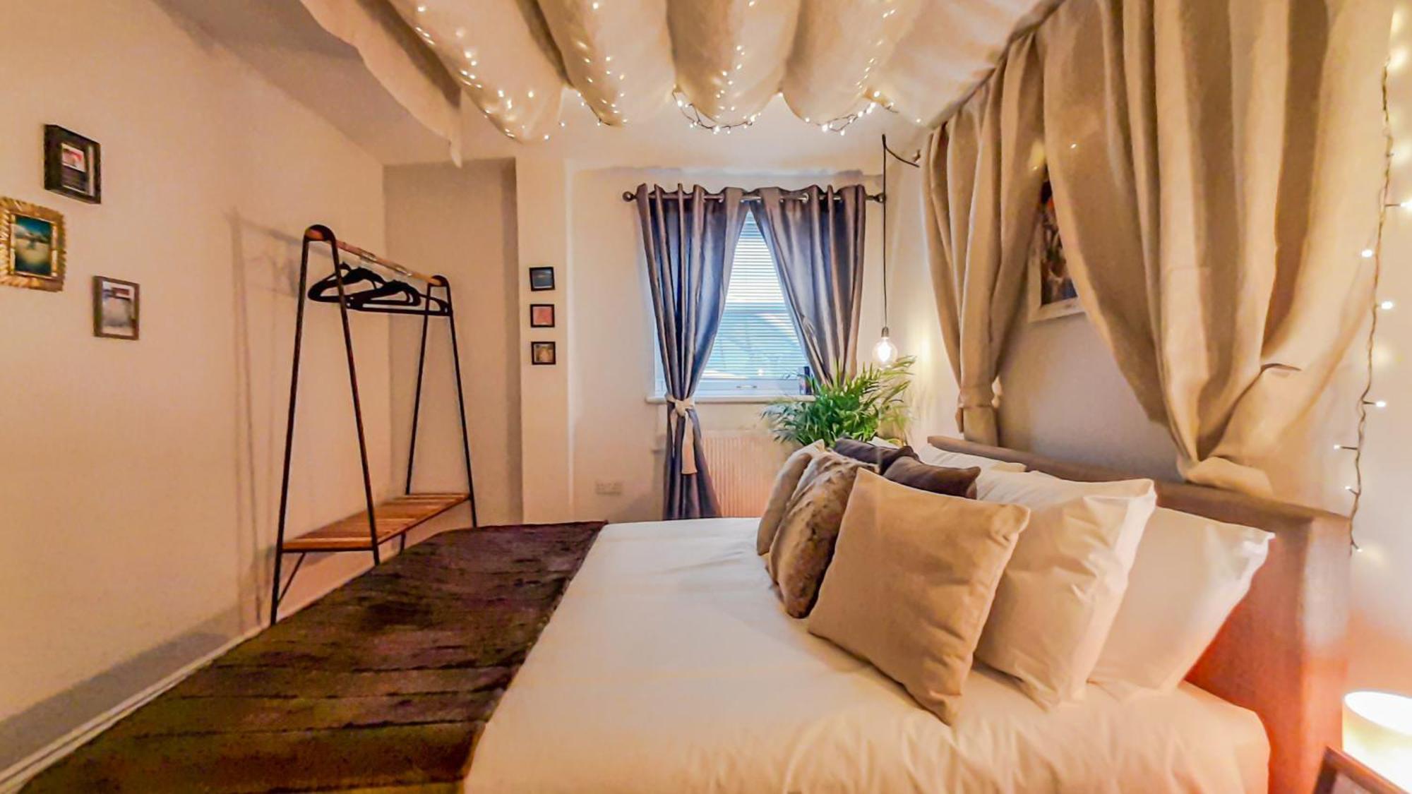 Stunning 2 Bedrooms Apartment Лондон Екстериор снимка